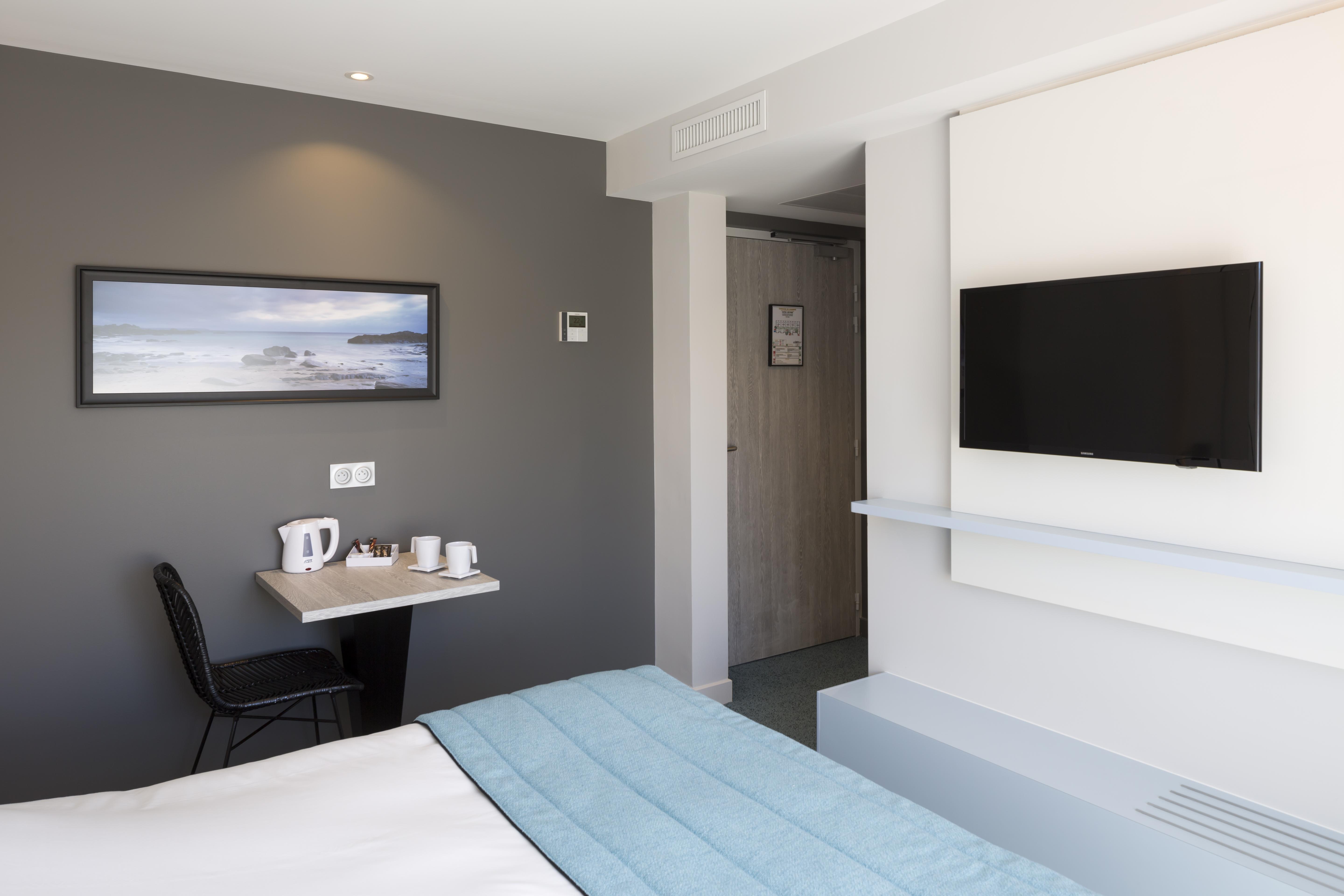 Logis Hotel Les Pins - Operalia Balaruc-les-Bains Exterior photo