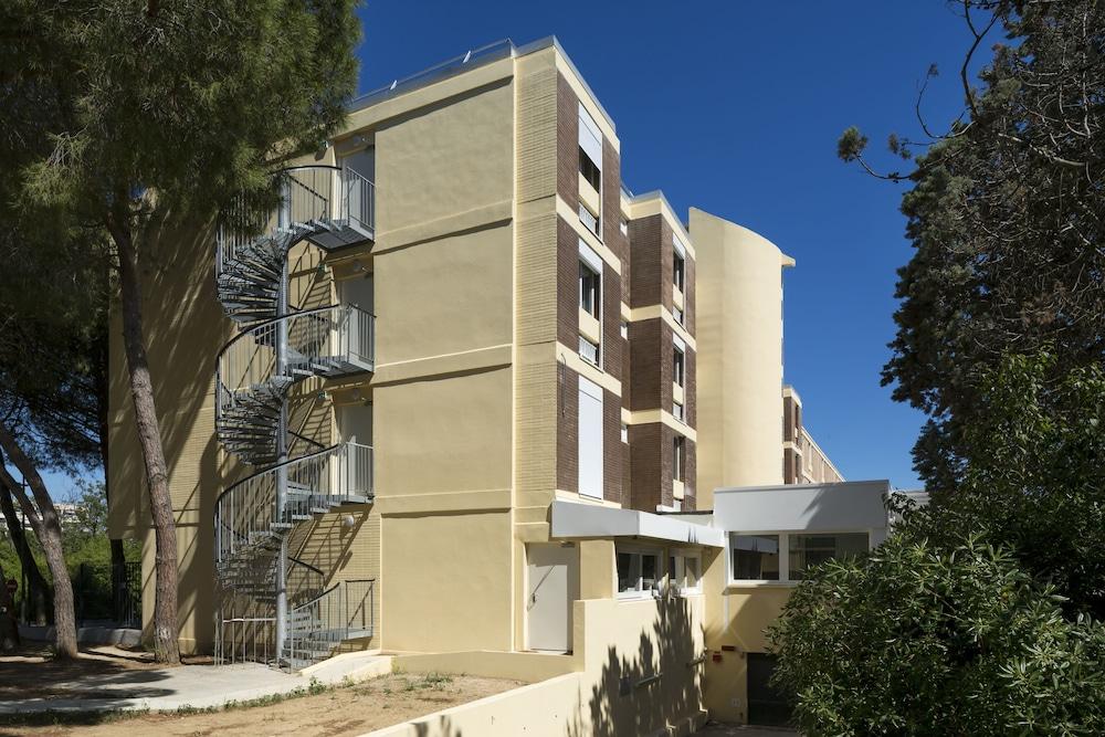 Logis Hotel Les Pins - Operalia Balaruc-les-Bains Exterior photo